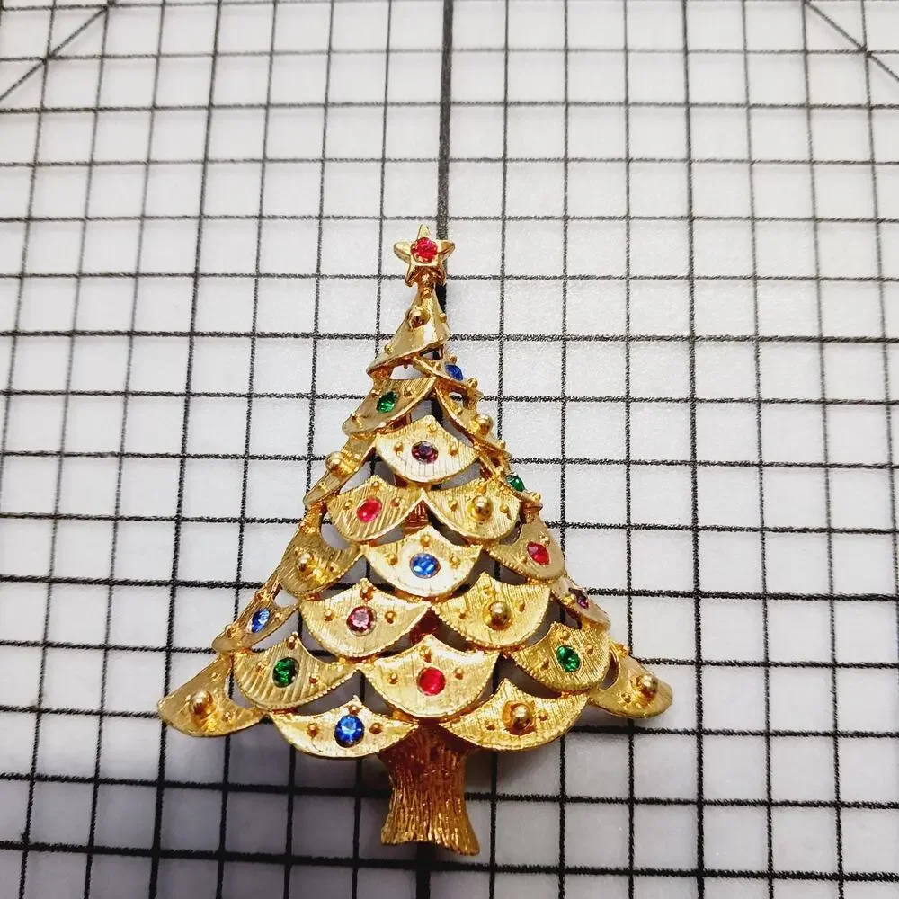 Broch Pin VTG JJ Jonette Christmas Tree Gold Tone Rhinestones Holiday Lisker